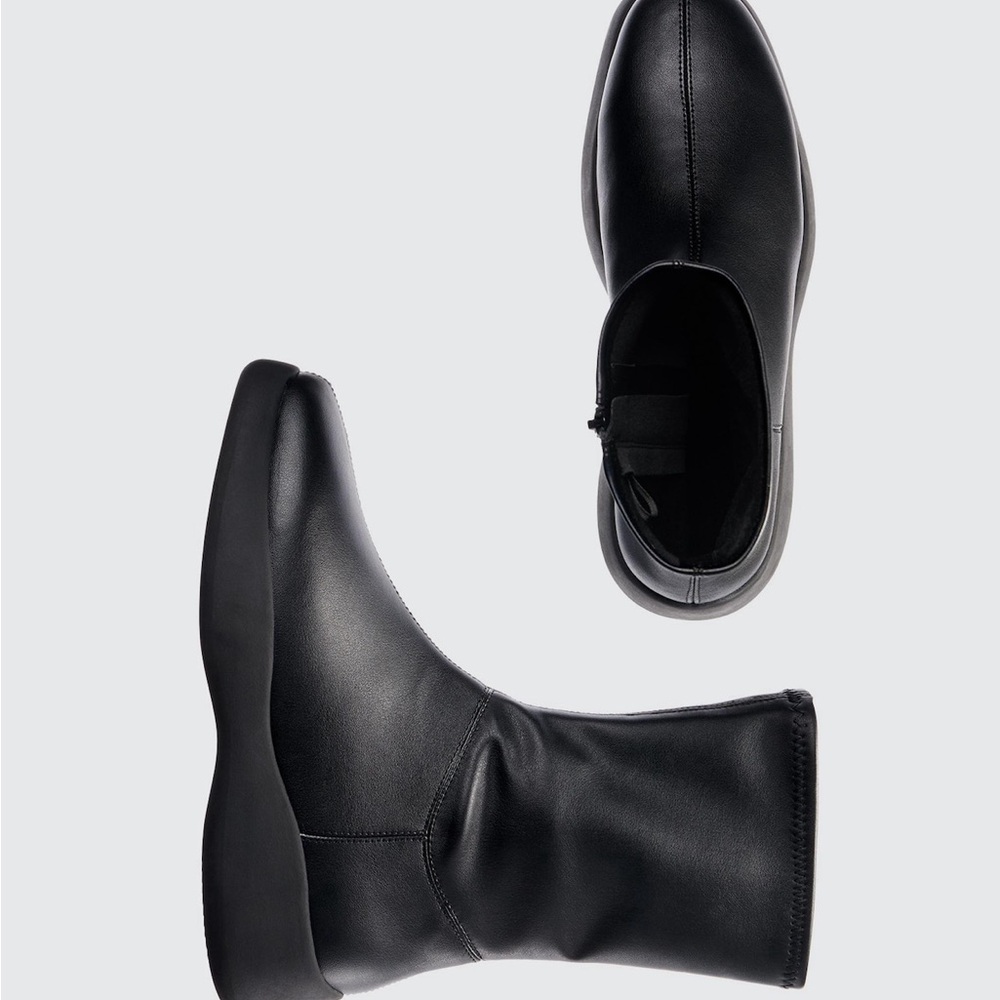 Uniqlo Stretch short Boots Unisex